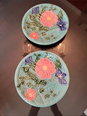 2 Bordallo Pinheiro Ceramic 7.5”Plates Floral Relief on Teal Background